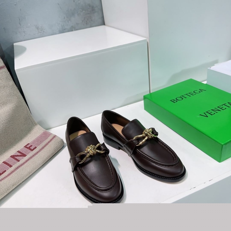 bo*te*ga Ve*ne*ta leather shoes